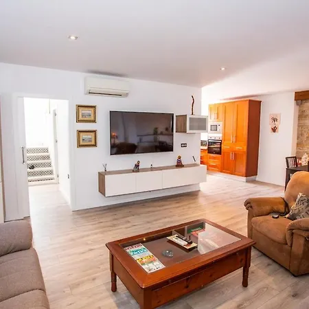 Deluxe Tropicana Rest And Pool Holiday home